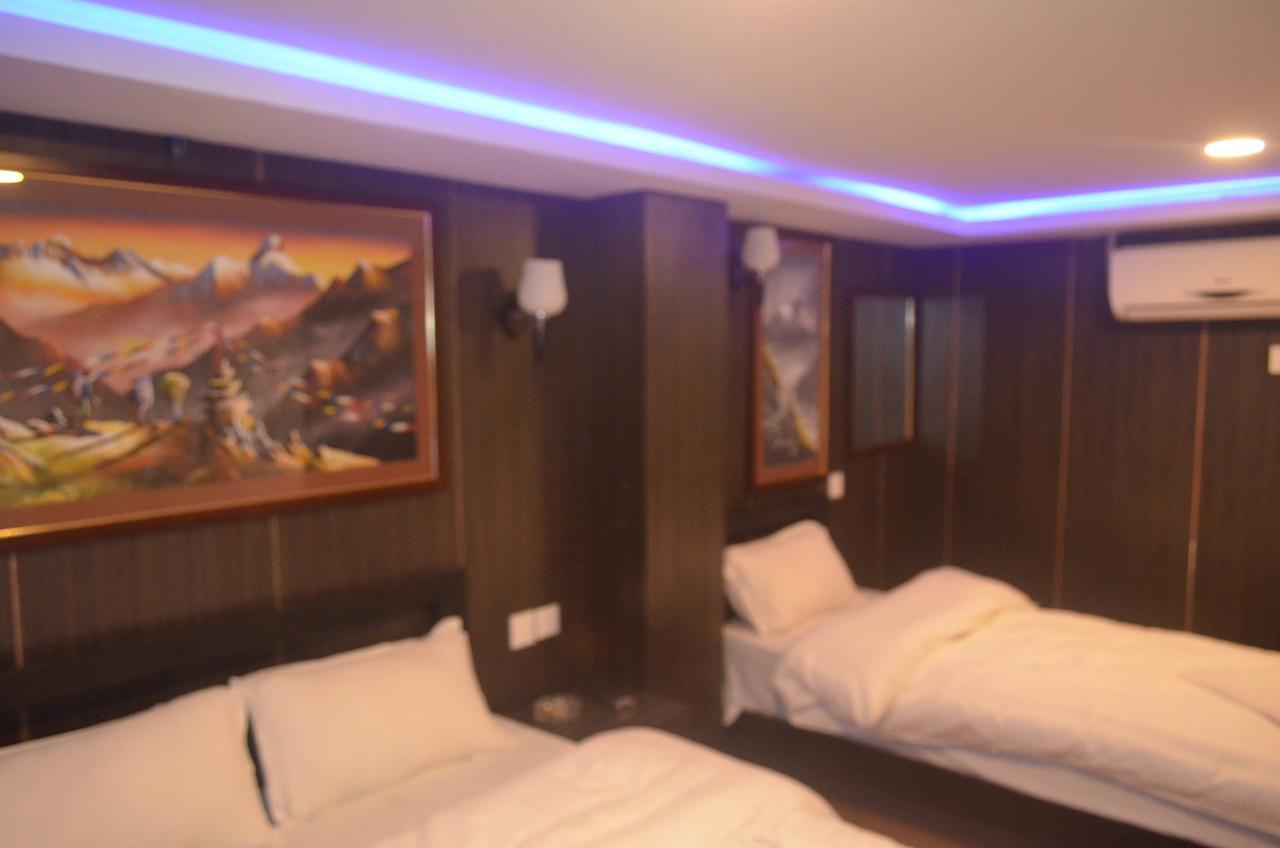 Hotel Holiday Inn Kathmandu Exterior photo