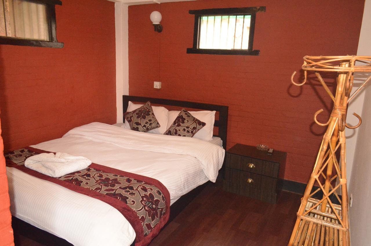 Hotel Holiday Inn Kathmandu Exterior photo