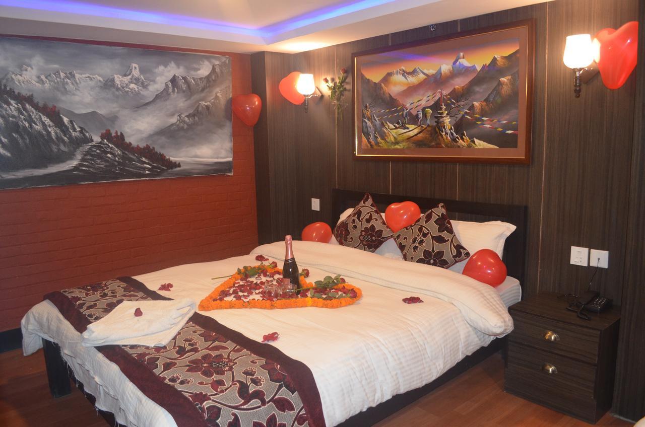 Hotel Holiday Inn Kathmandu Exterior photo