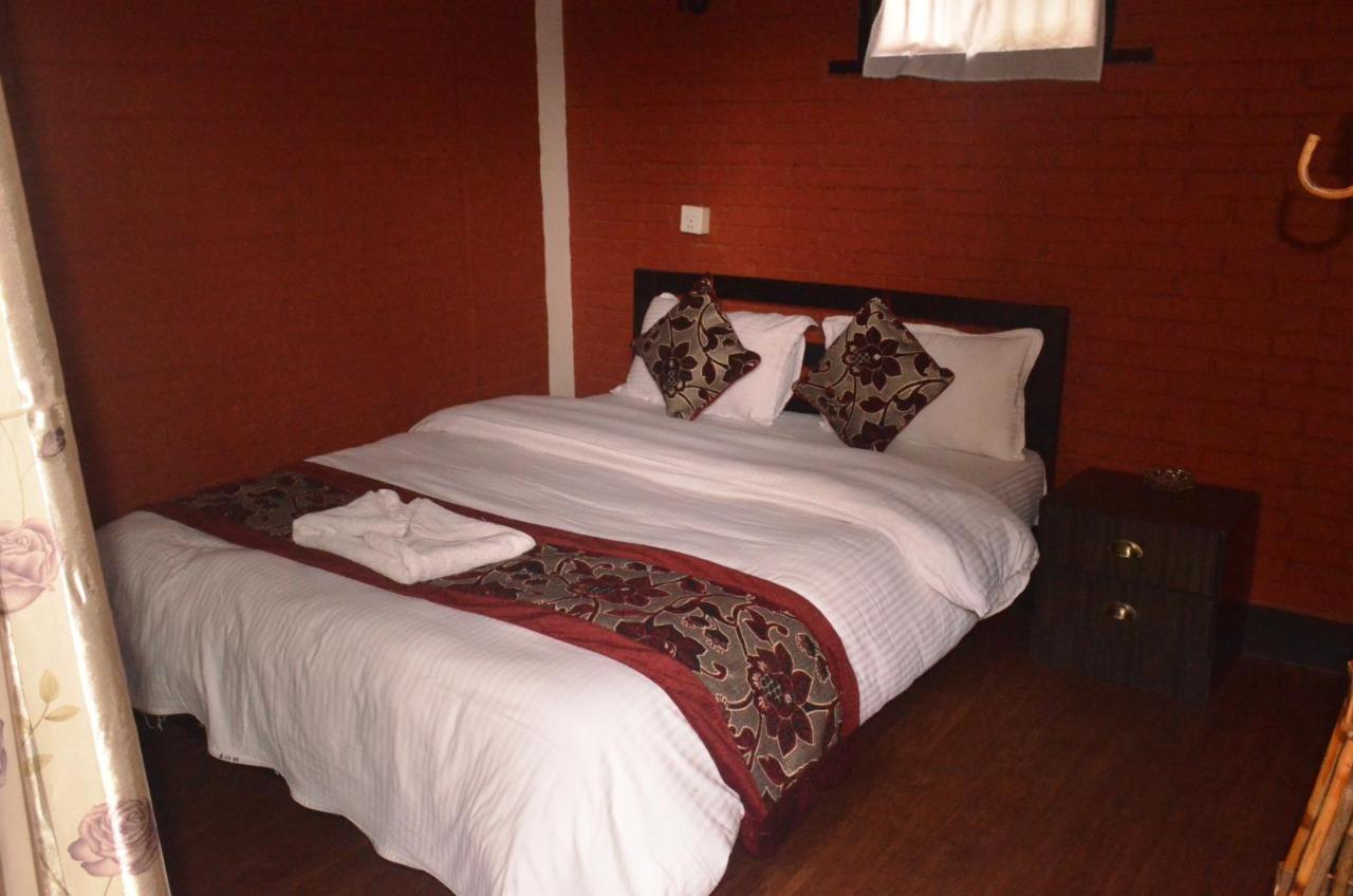 Hotel Holiday Inn Kathmandu Exterior photo