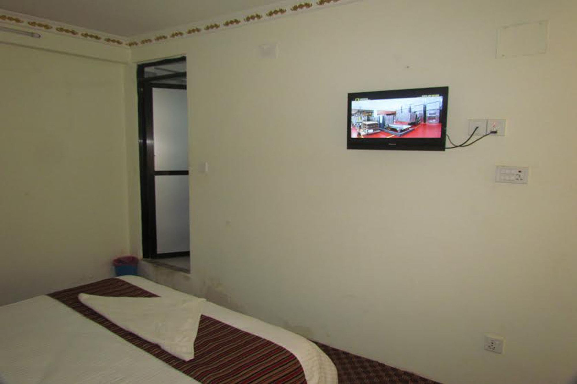 Hotel Holiday Inn Kathmandu Exterior photo