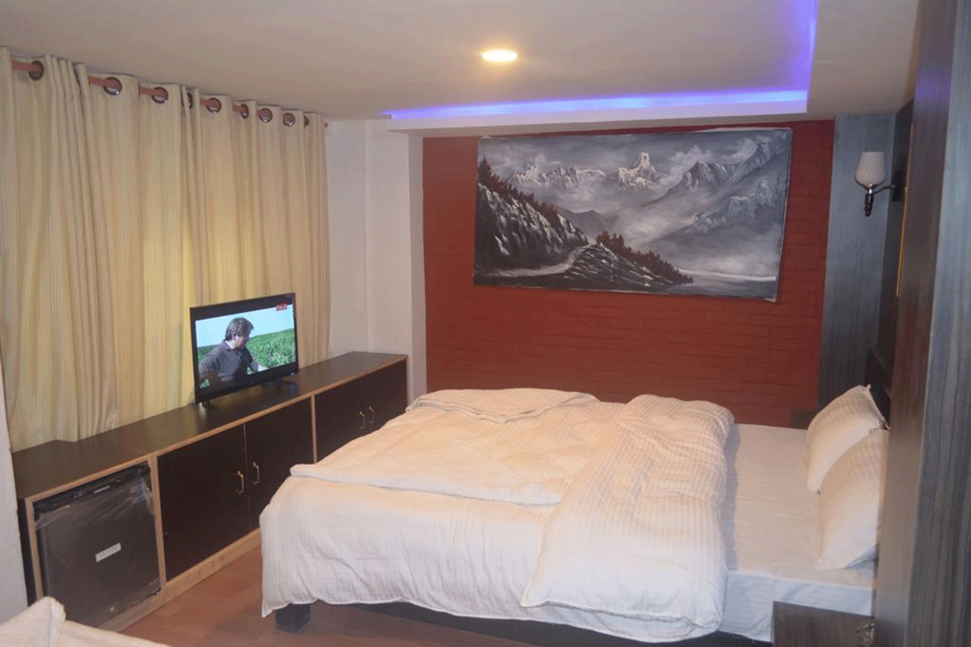 Hotel Holiday Inn Kathmandu Exterior photo