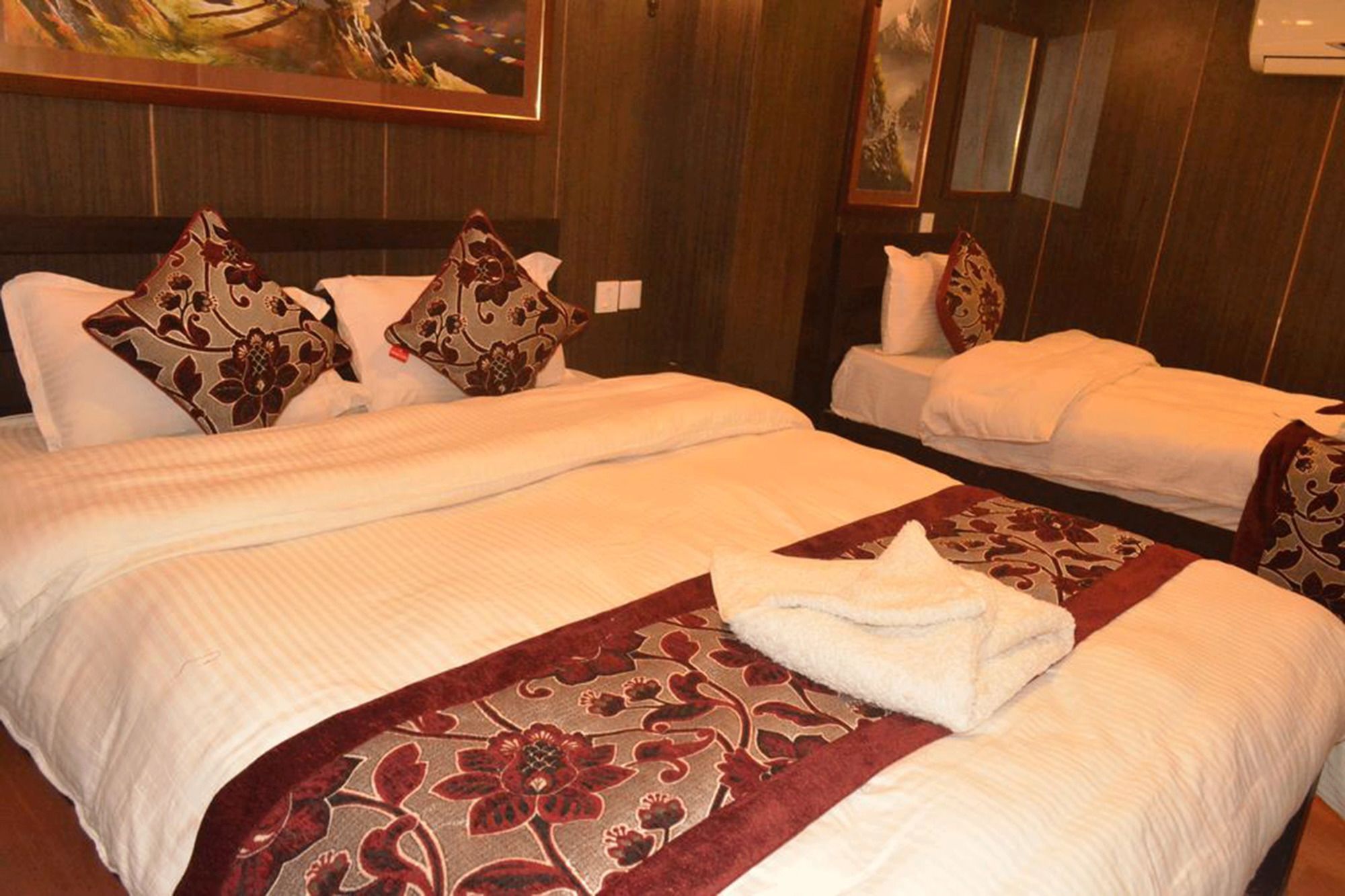 Hotel Holiday Inn Kathmandu Exterior photo