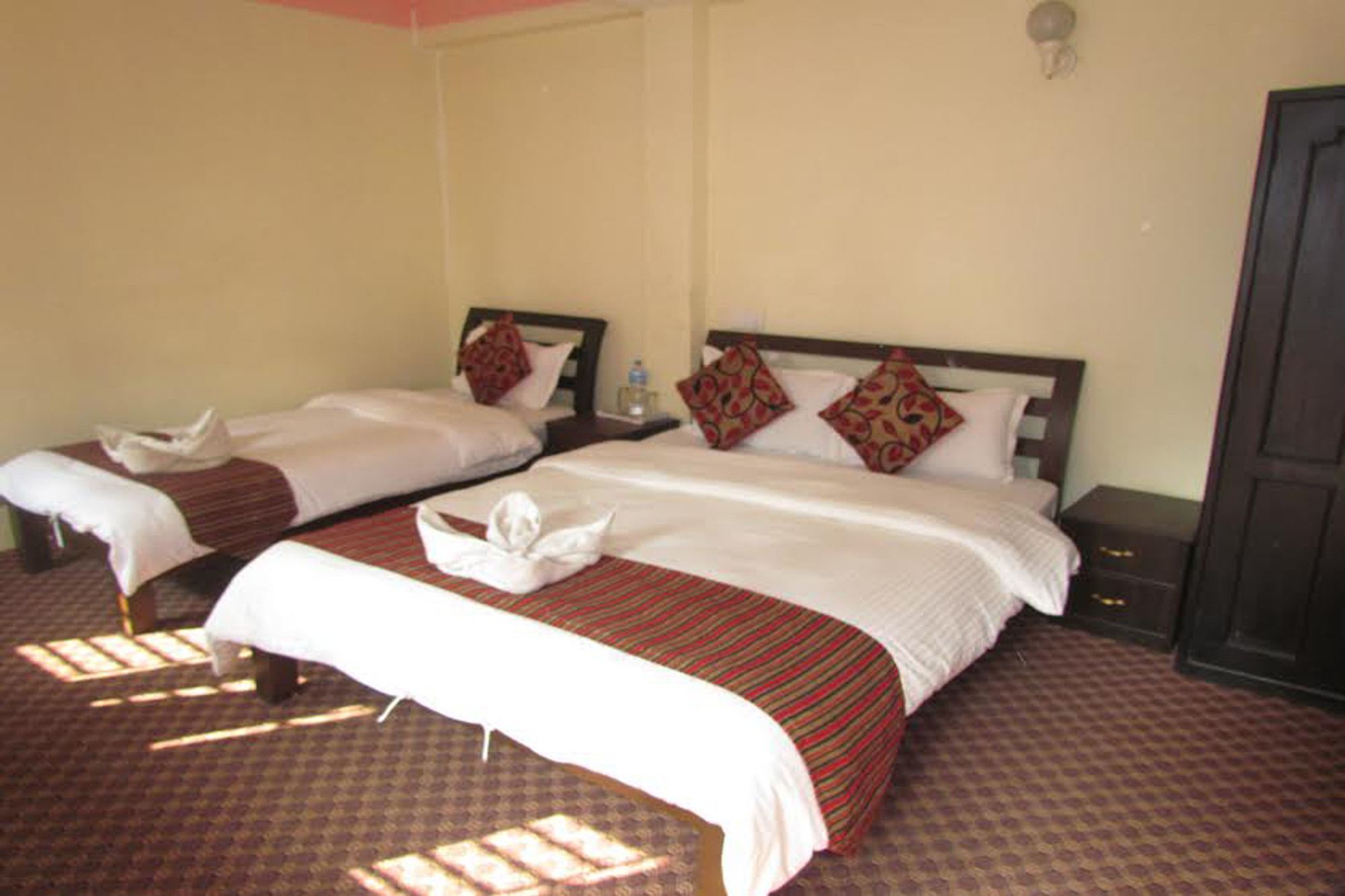 Hotel Holiday Inn Kathmandu Exterior photo