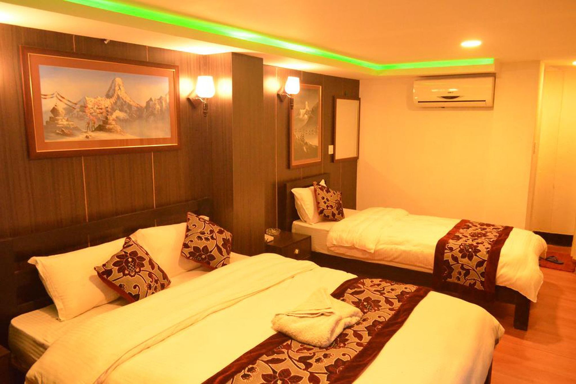 Hotel Holiday Inn Kathmandu Exterior photo